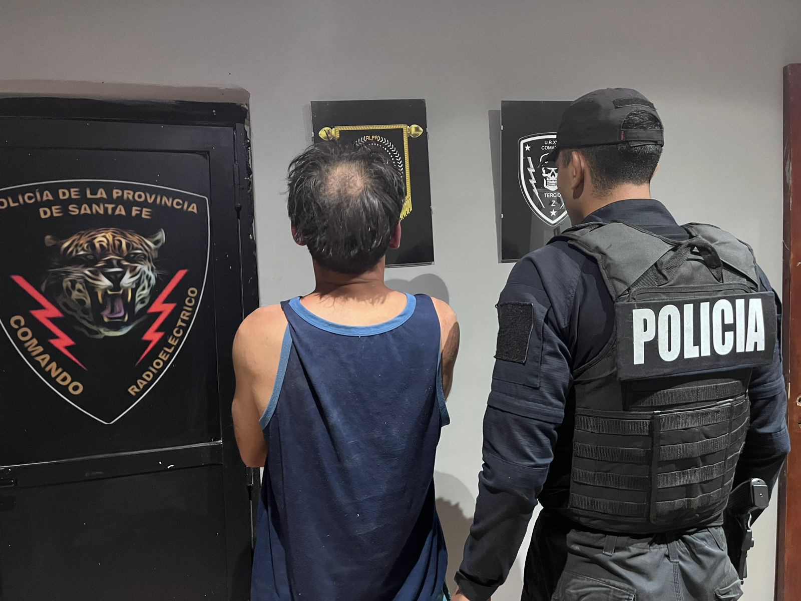 Inseguridad. Entraron a robar a un barrio privado, pero los vieron trepar el cerco: un detenido y un prófugo en Córdoba - Image 3